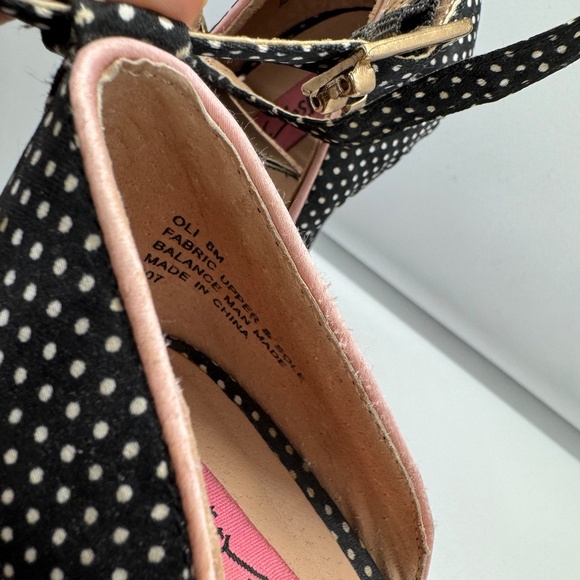 Betsey Johnson "Oli" Black Polka Dot Print Satin Peep Toe Heels. 8M - Picture 5 of 11